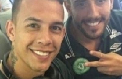 Três jogadores da Chapecoense são resgatados com vida de acidente aéreo