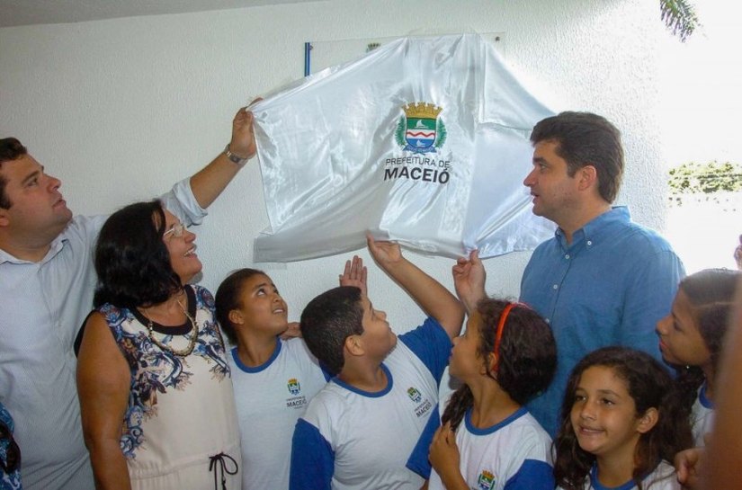 Comunidade escolar de Maceió recebe Escola Haroldo da Costa reestruturada