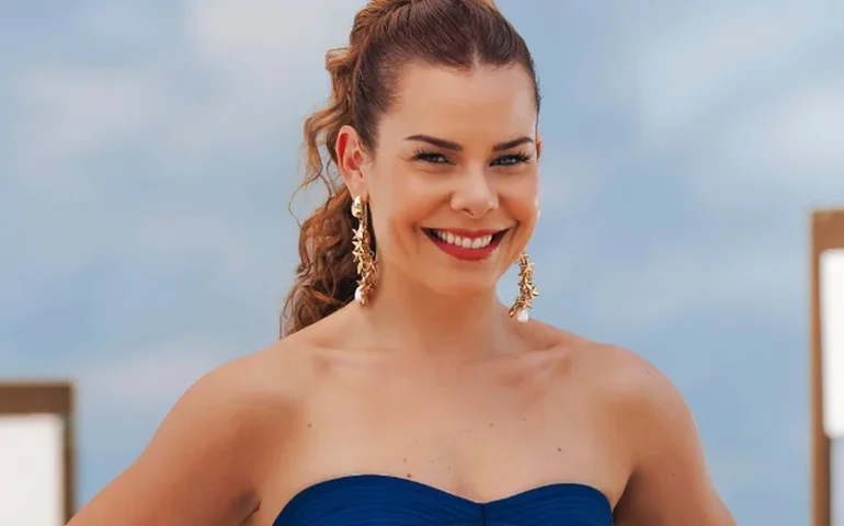 Fernanda Souza parabeniza o ex Thiaguinho e Carol Peixinho por gravidez