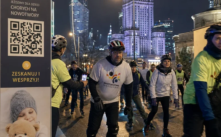 Polônia realiza corrida beneficente de patins para apoiar crianças com câncer