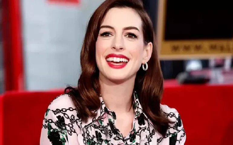 Anne Hathaway surpreende jornalista ao pedir desculpas por 'entrevista horrível' que viralizou