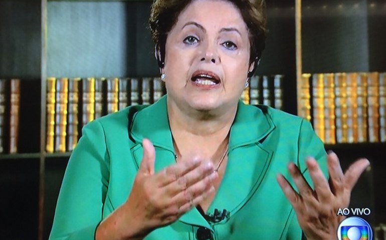 Dilma promete anunciar mudanças na equipe econômica em novembro e esclarecer corrupção na Petrobras
