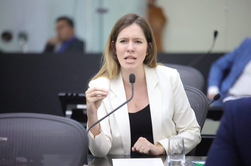Cibele Moura reage à ação judicial sobre progressão parcial e defende autonomia do Colégio Tiradentes
