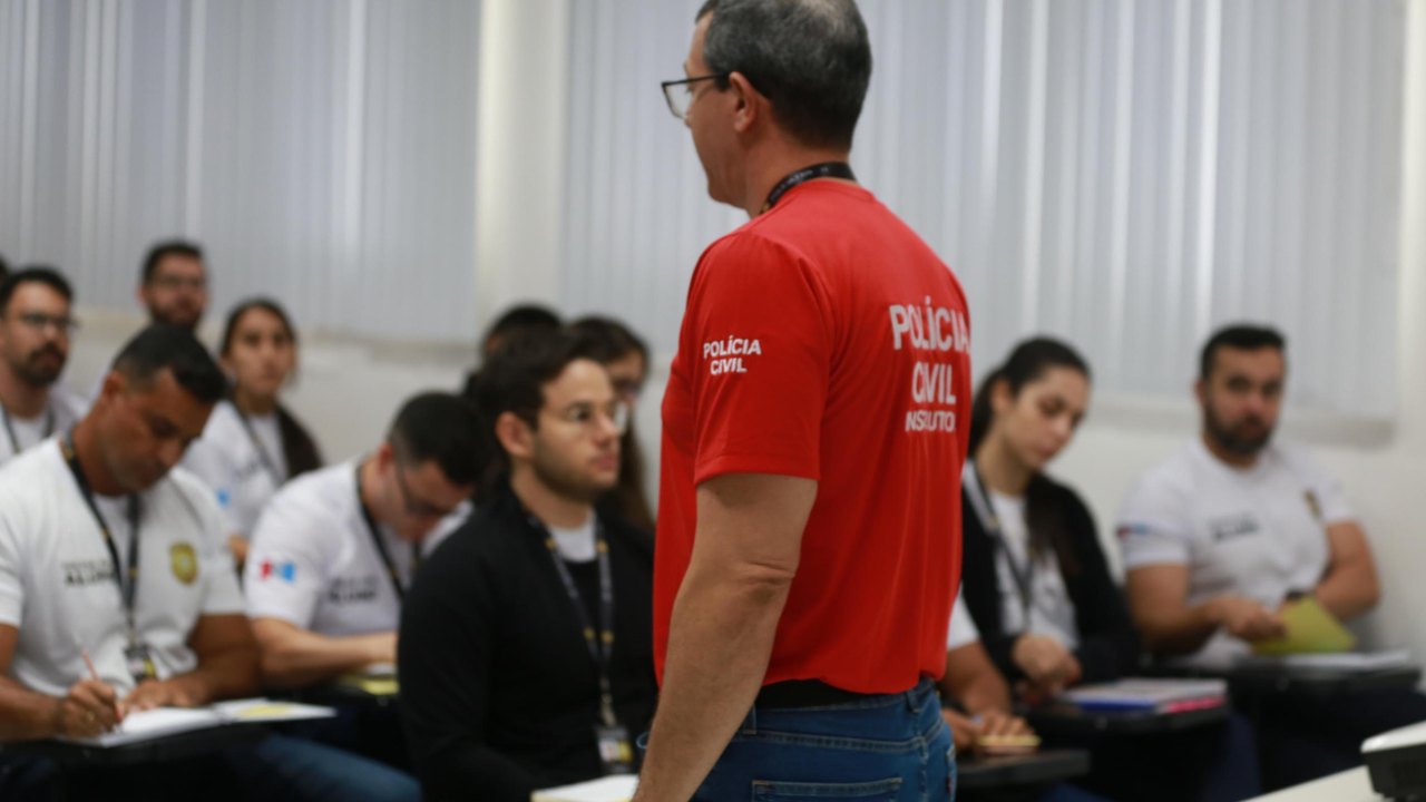 Peritos oficiais participam da formação dos novos delegados da Polícia Civil
