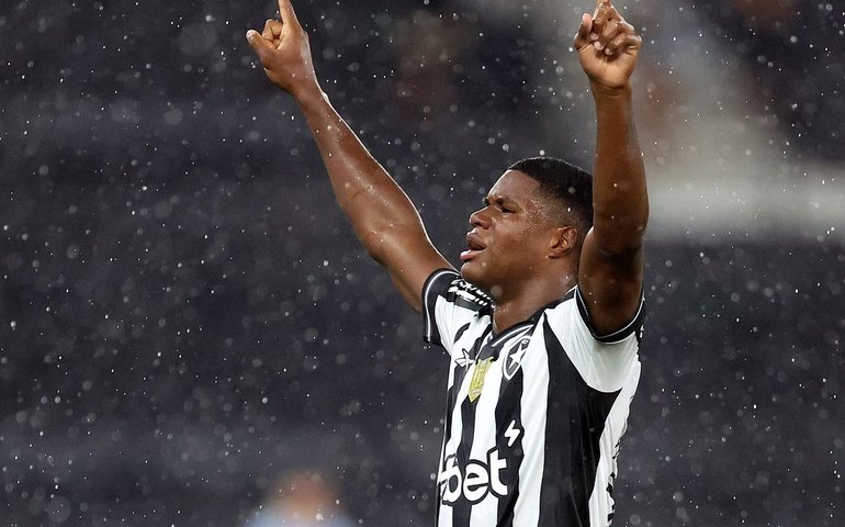 Panamenho José Kadir brilha e garante virada do Botafogo sobre o Sport