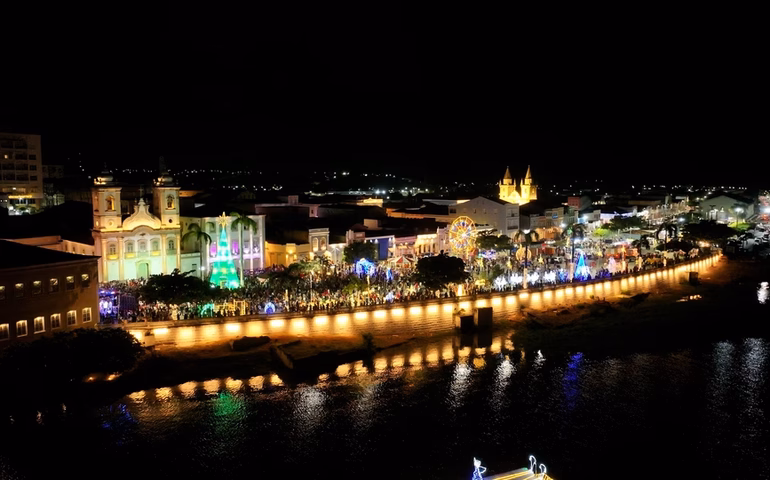 Fim de semana do Penedo Luz tem Barco de Natal, distribuição de presentes e última exibição do espetáculo Uma Estrela de Natal