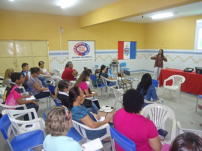Educadores de São Miguel dos Campos participam de oficina de Agro-reciclagem