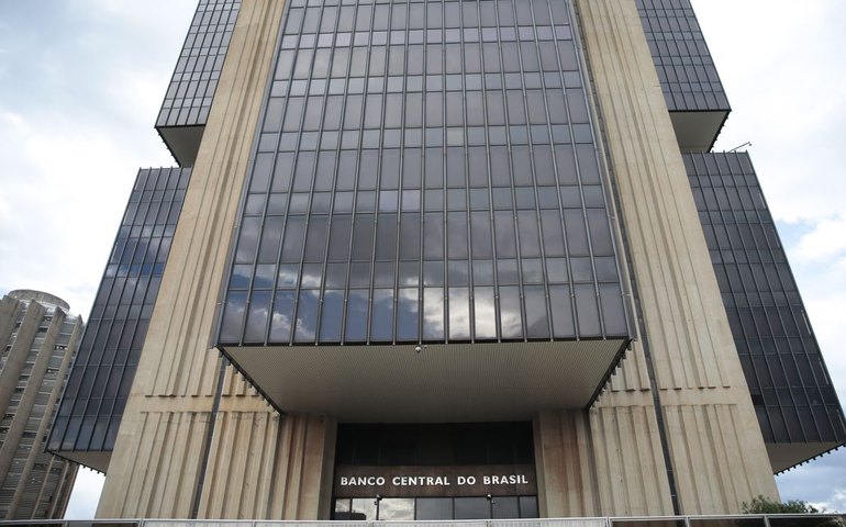 Entidades financeiras defendem atuação do Banco Central no caso Master
