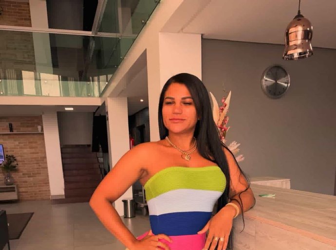 Influenciadora denuncia invasão de privacidade e venda ilegal de conteúdos íntimos na internet