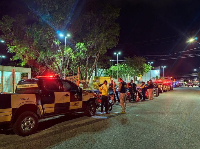DMTT impede circulação de veículos com descarga alterada no Feitosa e São Jorge