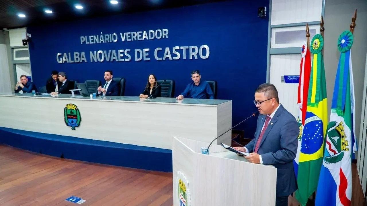 'Comunista' toma posse como vereador e sela 'acordo' entre PT–PV–PCdoB para 2026