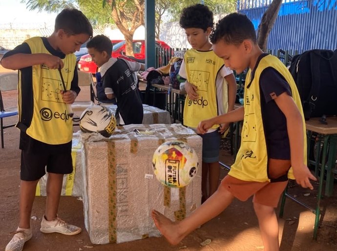 Maceió recebe ação social do Sicredi e Visa para beneficiar crianças por meio do futebol