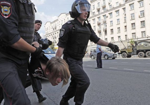 65 são detidos em protesto na Rússia enquanto participação eleitoral ultrapassa recorde