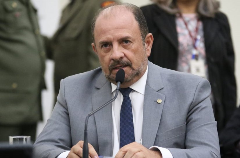 Deputados discutem projeto que garante pagamento via Pix ou cartão antes do corte de energia
