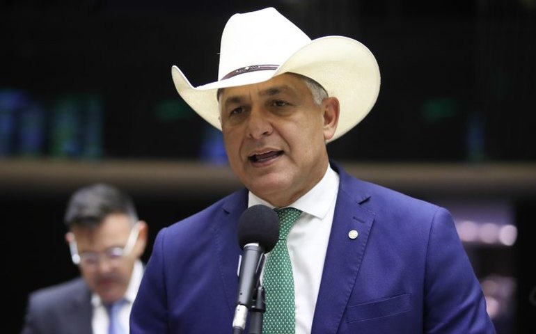 Projeto determina isenção tributária na importação de peças de sistemas de energia solar por órgãos públicos