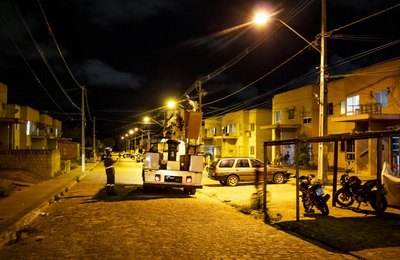 Mutirão de iluminação beneficia mais de 20 mil moradores no Benedito Bentes