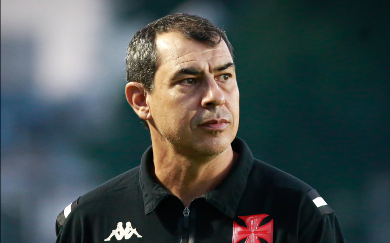 Carille projeta sequência após vitórias em casa e garante: 'Não me sinto pressionado'