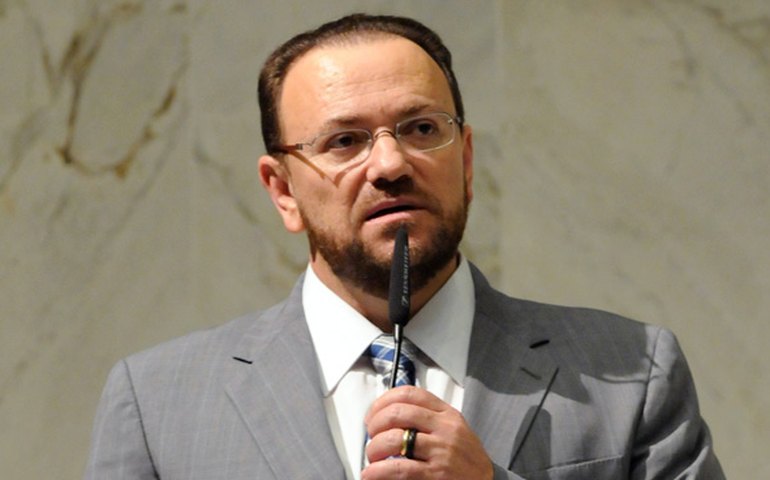 Ministro diz que doações da UTC à campanha de Dilma foram legais e declaradas