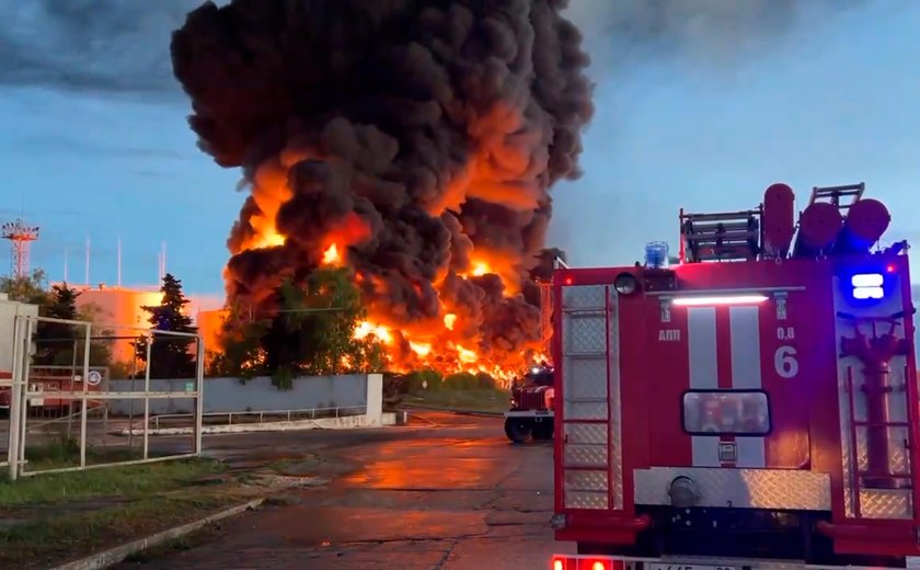 Ataque com drones causa grande incêndio em reservatório de petróleo da Crimeia