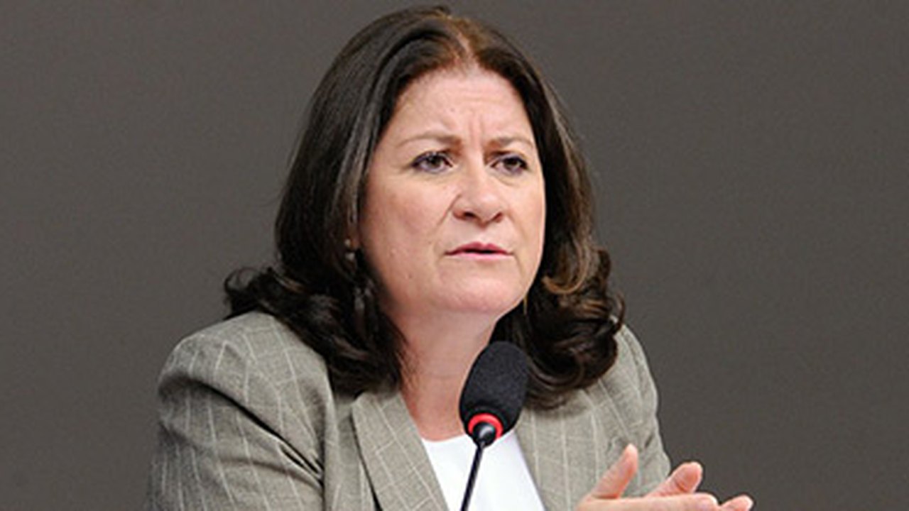 Comissão Mista de Orçamento ouve Miriam Belchior hoje