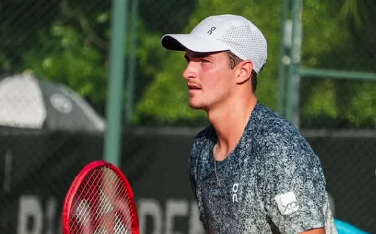 João Fonseca vence Matteo Berrettini e chega às quartas de um Masters 1000 pela primeira vez