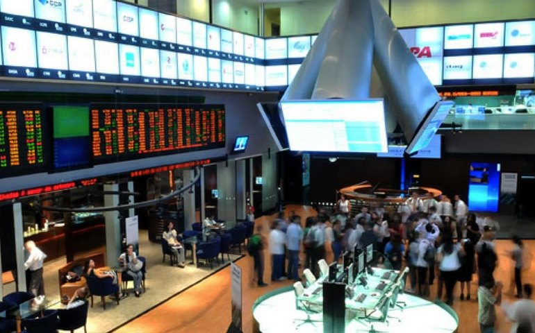 Melhora externa impulsiona Ibovespa, mas ganho é inferior ao do exterior