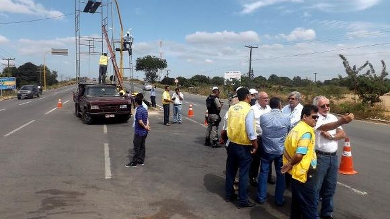 Governo fortalece parceria para melhorar rodovias no Agreste