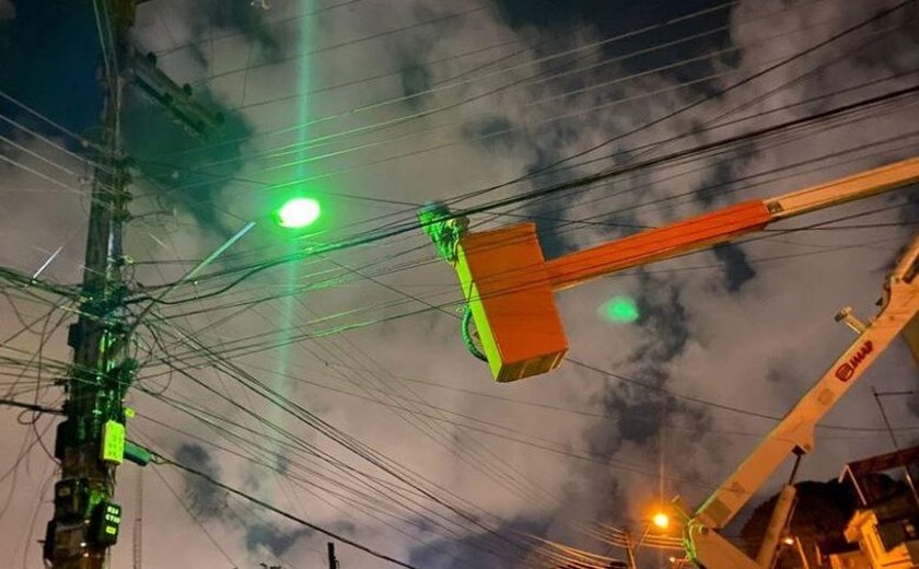 Prefeitura de Maceió leva mutirão de iluminação ao Clima Bom