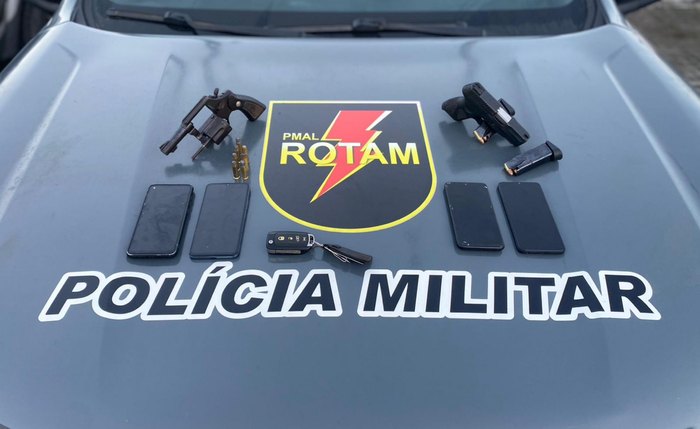 Parte do material apreendido em operação conjunta das forças de segurança