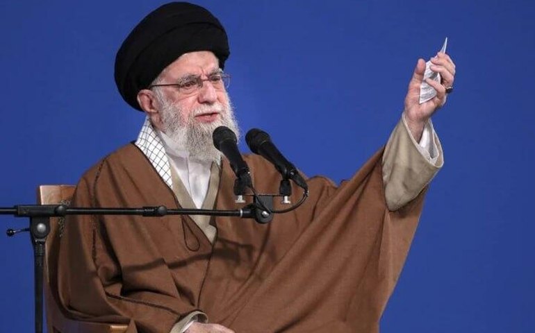 Líder supremo do Irã coordena resposta após ataque de Israel a Teerã