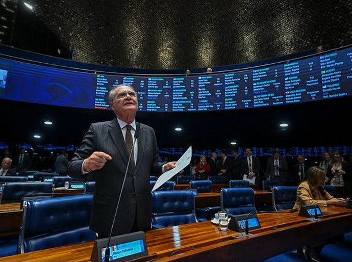 Renan Calheiros volta a defender isenção de custas judiciais para quem ganha até R$ 5 mil
