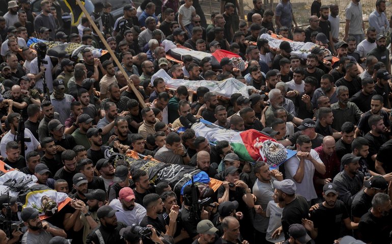 Israel ataca palestinos desesperados que buscam ajuda alimentar em Gaza e assassina 45, diz mídia