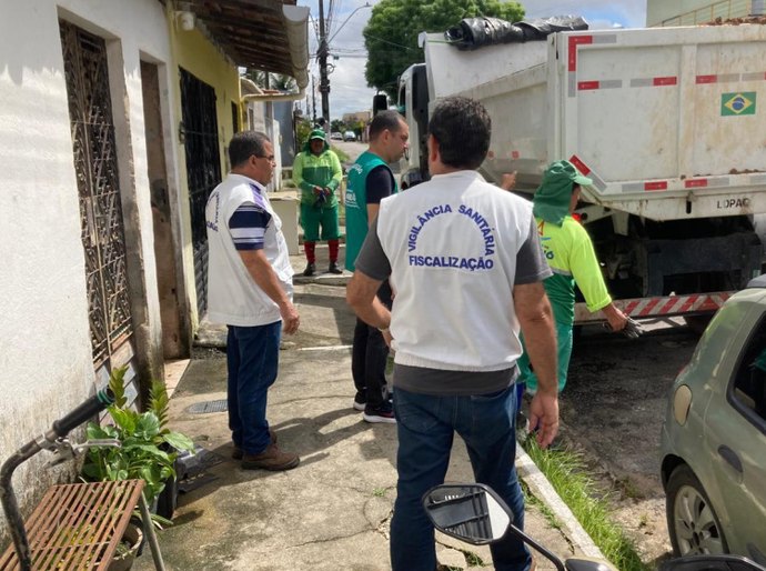 Prefeitura de Maceió retira quatro toneladas de lixo de residência na Santa Lúcia