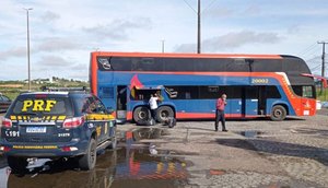 Passageira é presa com 35kg de maconha dentro de ônibus em Sergipe / Foto: Foto: PRF/SE