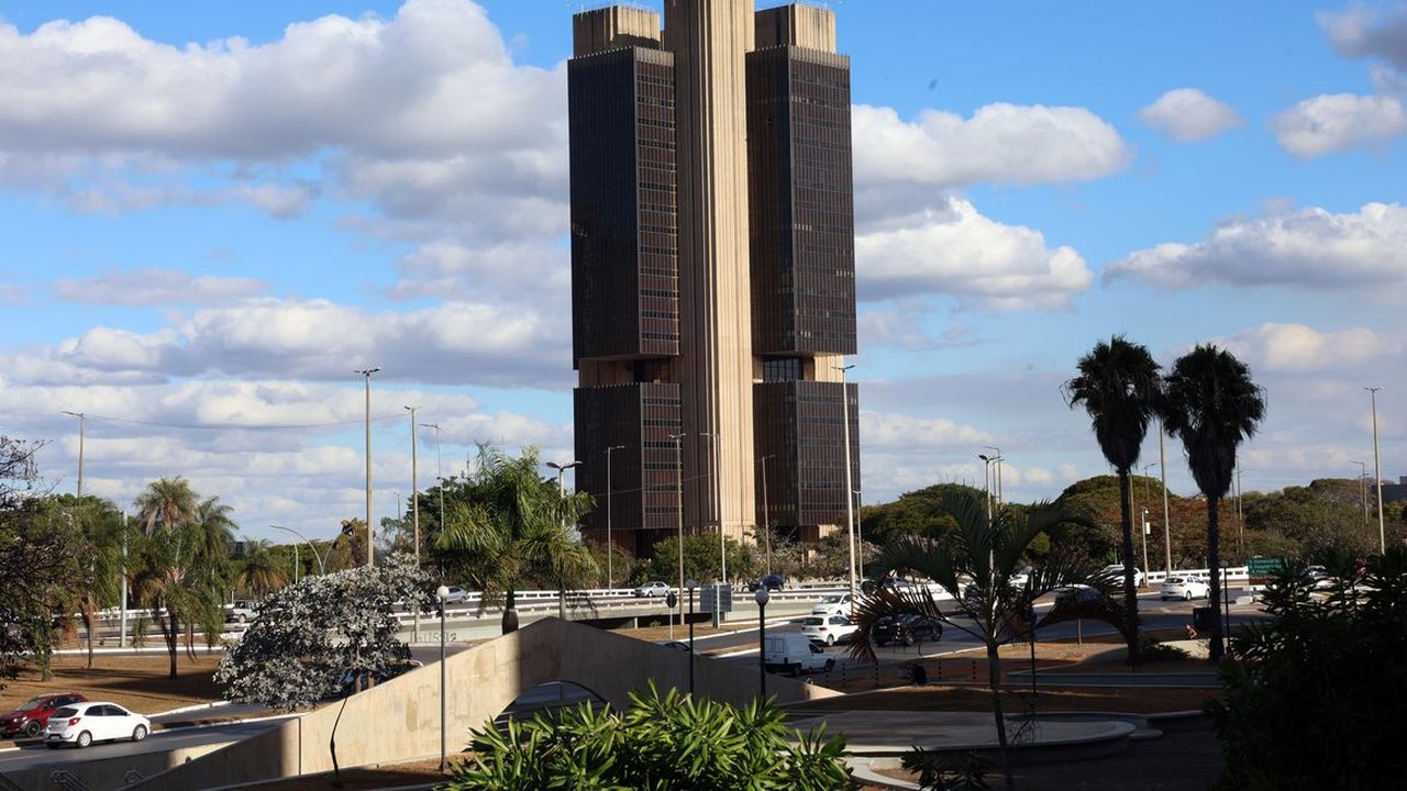 Copom mantém juros básicos da economia em 15% ao ano
