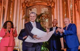 Depois de quatro anos de espera, Chico Buarque recebe Prêmio Camões