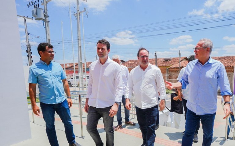 Prefeito Luciano Barbosa e senador Renan Calheiros debatem novos investimentos para Arapiraca