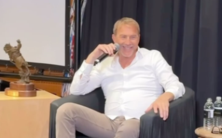 Kevin Costner é processado por cena de estupro improvisada em 'Horizonte 2'