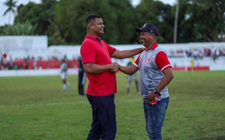 Jaelson Marcelino renova contrato e continua no comando técnico do Penedense