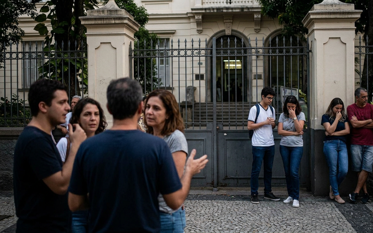 Colégio Pedro II afasta alunos réus por estupro coletivo em Copacabana
