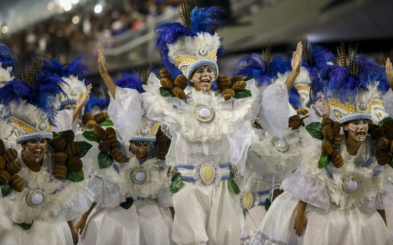 Tradição abrirá desfiles de escolas de samba do Rio com enredo “Reza”