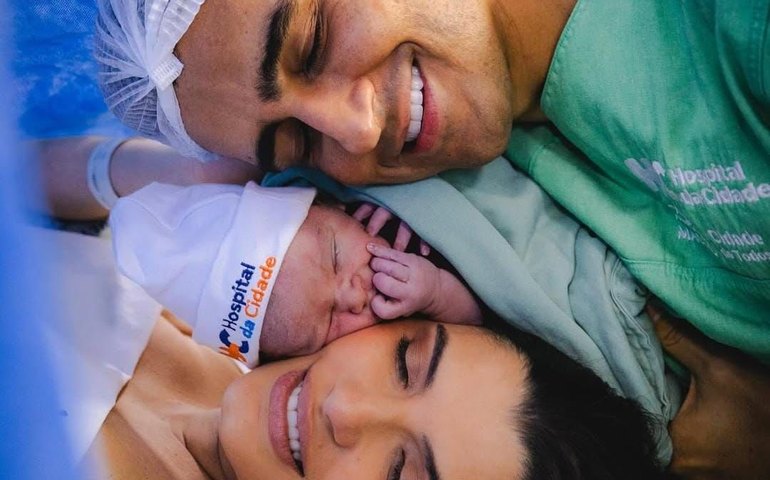 JHC e Marina Candia escolhem primeiro hospital público de Maceió para o nascimento do segundo filho