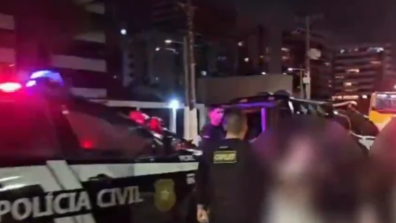 PC prende três suspeitos de tráfico de drogas na orla da praia de Ponta Verde em Maceió
