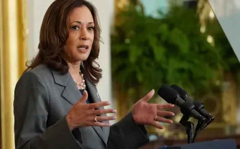 Na Carolina do Norte, Kamala Harris promete apoio federal após desastre de furacão