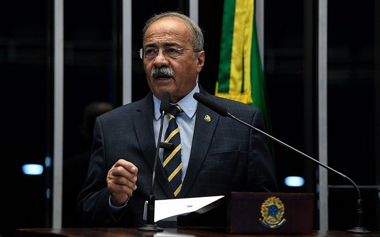 Chico Rodrigues comemora oferta de uniforme escolar na rede pública