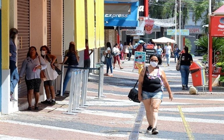 SP: com covid-19 avançando, cidades do interior abrem comércio para Dia das Mães