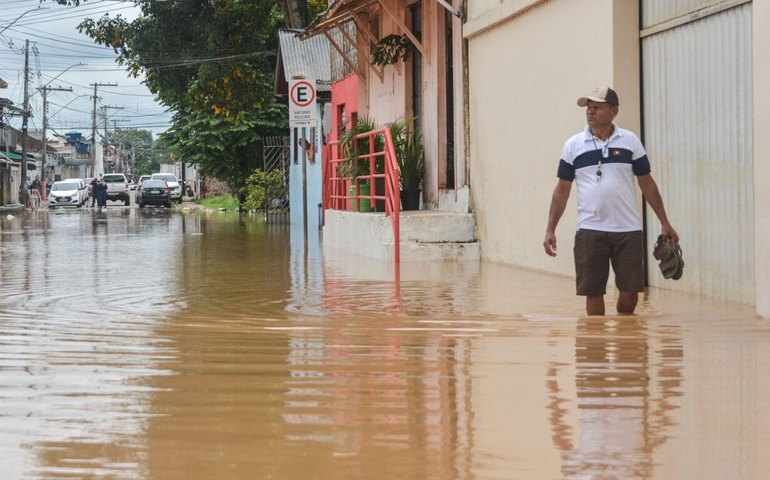 Com milhares sem abrigo, Rio Branco deve sofrer com mais chuvas fortes