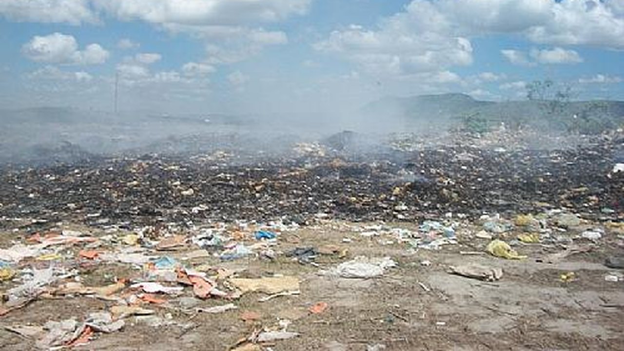 Equipe do IMA verifica denúncias de fogo em lixão
