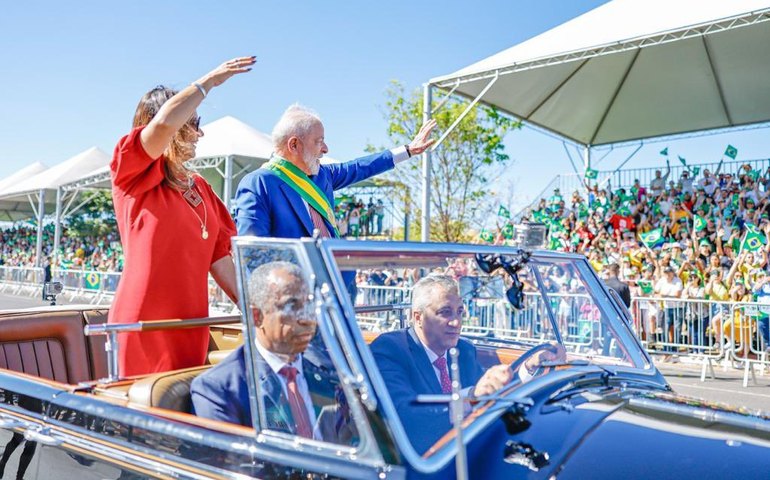 Lula faz primeiro 7 setembro do governo ao lado de Rosa Weber e Pacheco com tema 'democracia, soberania e união'