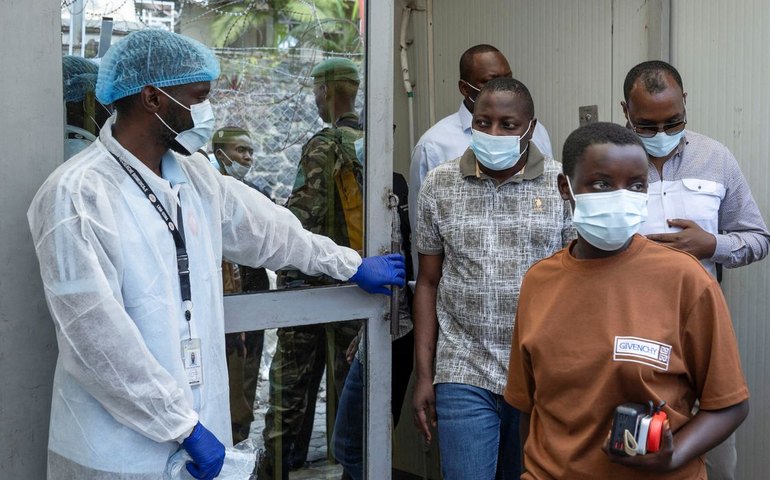 Uganda confirma mais três casos de ebola; total chega a cinco
